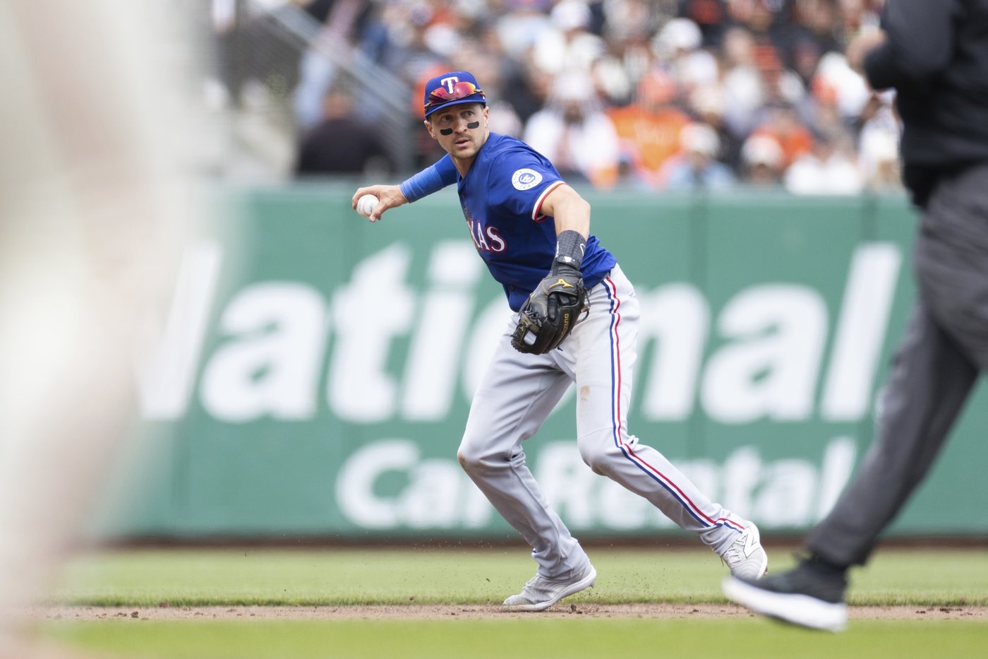 Patrick Bailey's pinch-hit single in the 9th lifts the Giants over the Rangers 3-2 | iNFOnews.ca