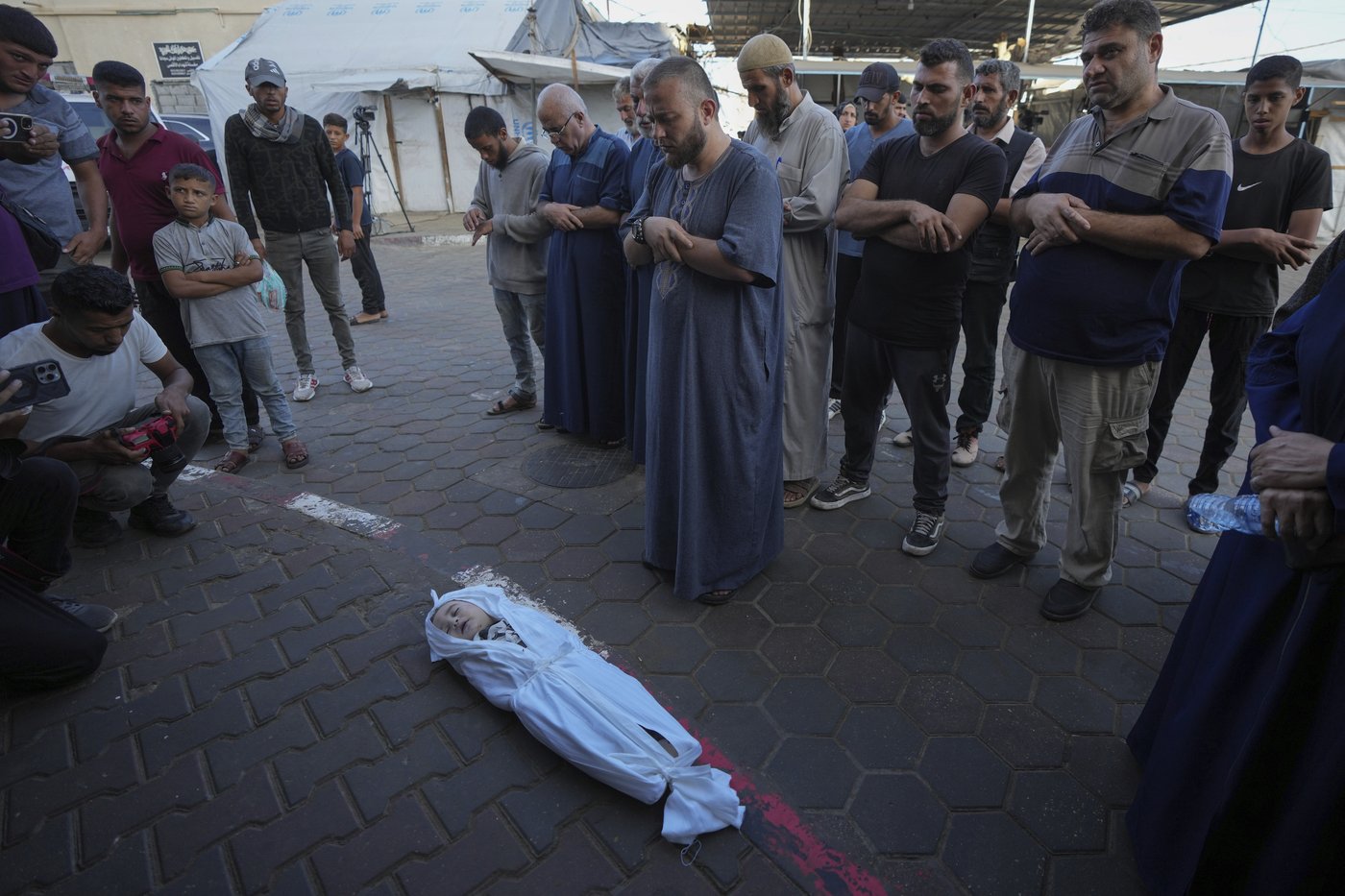 Israeli offensive in hard-hit northern Gaza kills and wounds dozens and threatens hospitals | iNFOnews.ca