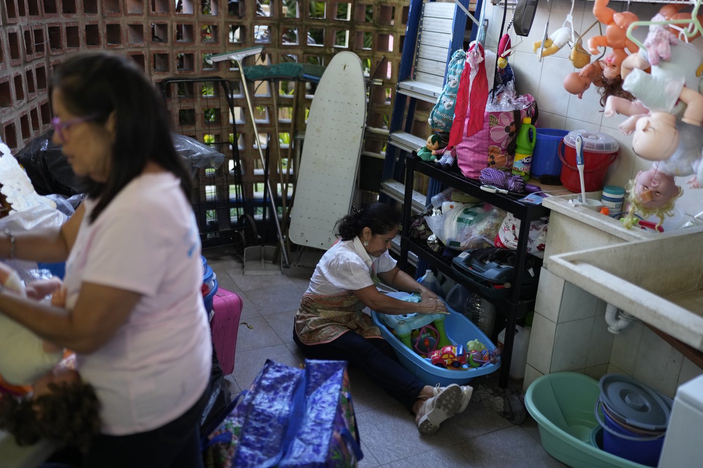 This hospital in Venezuela restores discarded toys for another round of love | iNFOnews.ca