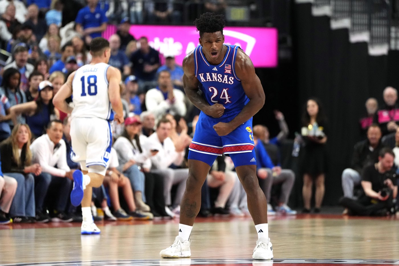No. 1 Kansas holds off No. 11 Duke 75-72 after Dickinson ejected in the Vegas Showdown | iNFOnews.ca