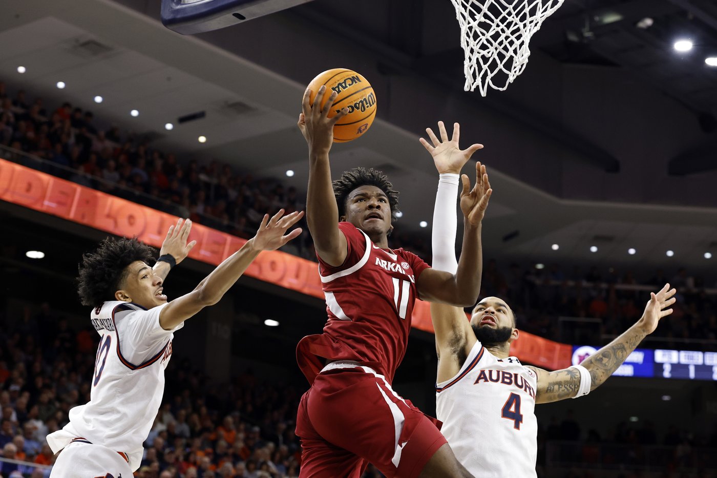 No. 1 Auburn overcomes a rough offensive performance to beat Arkansas | iNFOnews.ca No. 1 Auburn overcomes a rough offensive performance to beat Arkansas | iNFOnews.ca