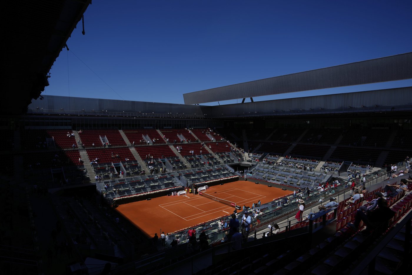 Tennis players in the dark at Madrid Open as matches suspended due to major power outage | iNFOnews.ca
