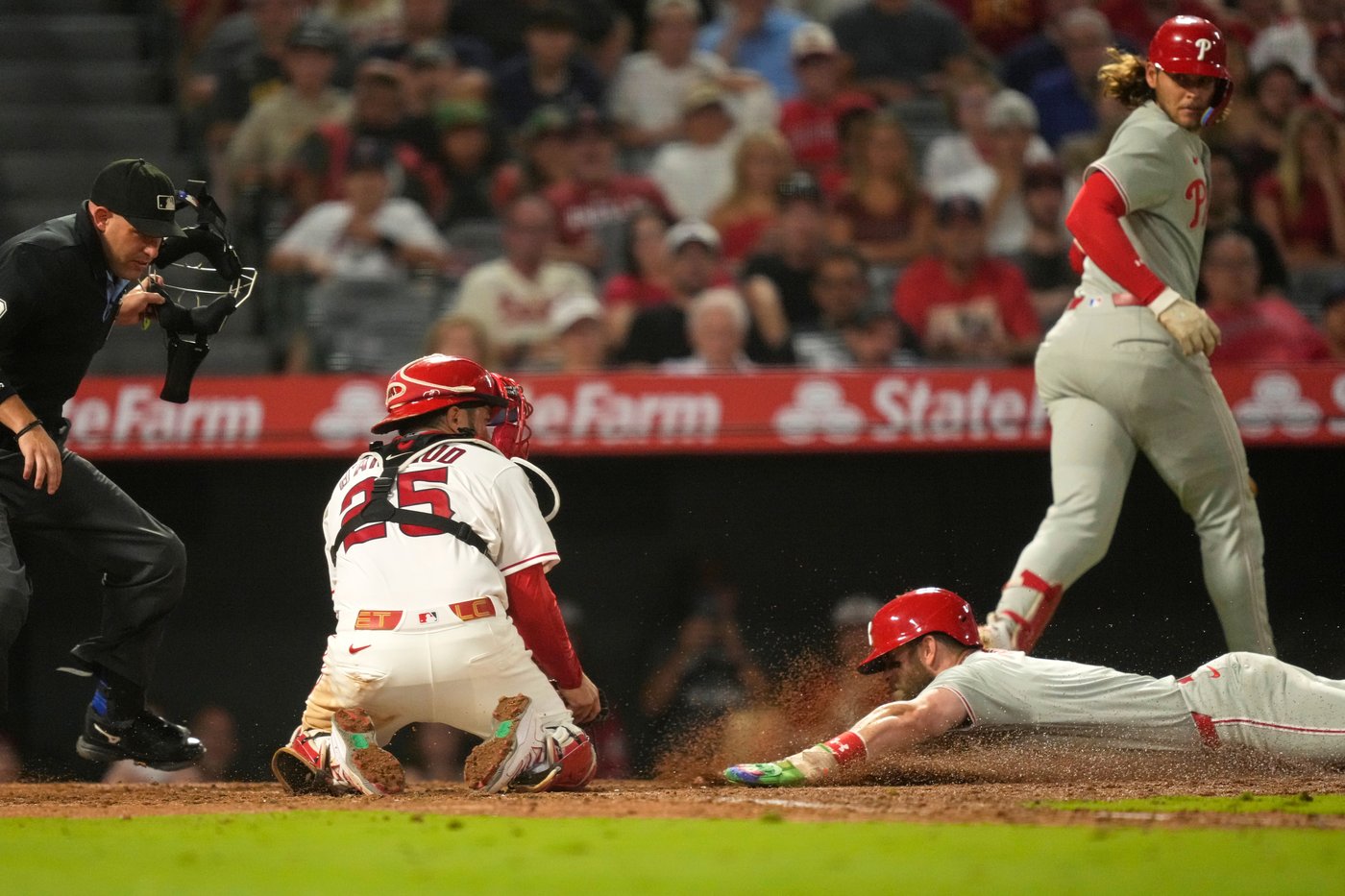 Sanchez sharp, Schwarber, Turner have 10th-inning hits in Phillies' 4-2 win over Angels | iNFOnews.ca