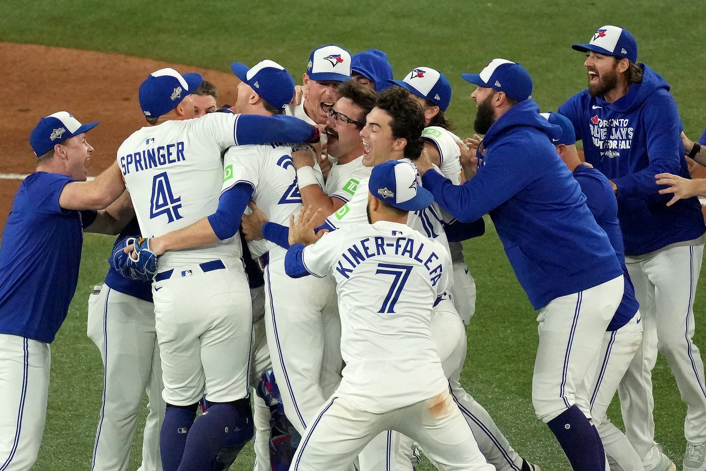 Photo Gallery: Blue Jays advance to World Series with 4-3 win over the Mariners | iNFOnews.ca