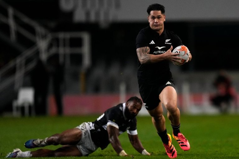 All Blacks crush the Sharks 54-0 in rain-soaked Durban as McKenzie limps off | iNFOnews.ca