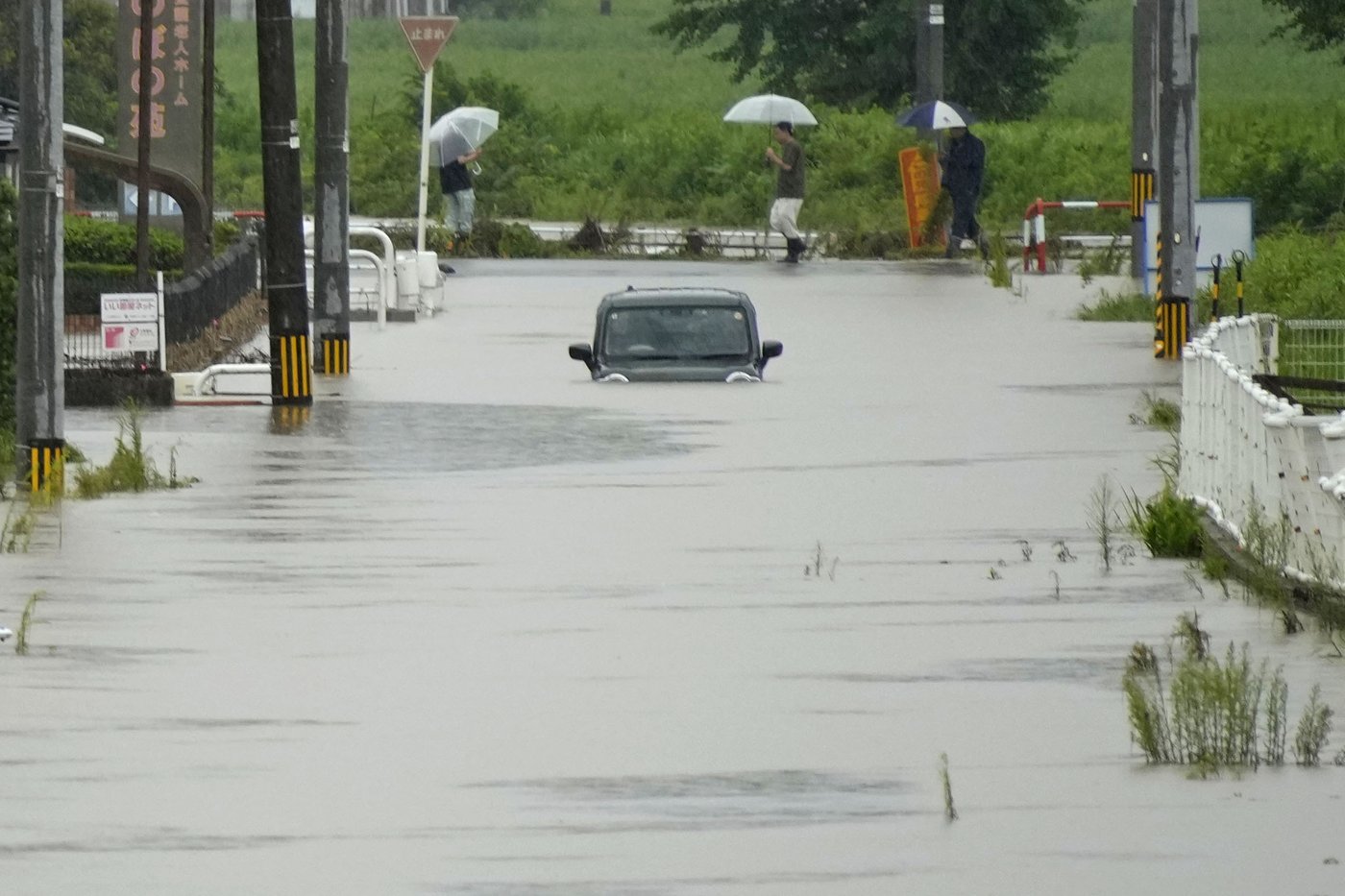 Heavy rain and flooding in north-central Japan strands people and vehicles | iNFOnews.ca Heavy rain and flooding in north-central Japan strands people and vehicles | iNFOnews.ca