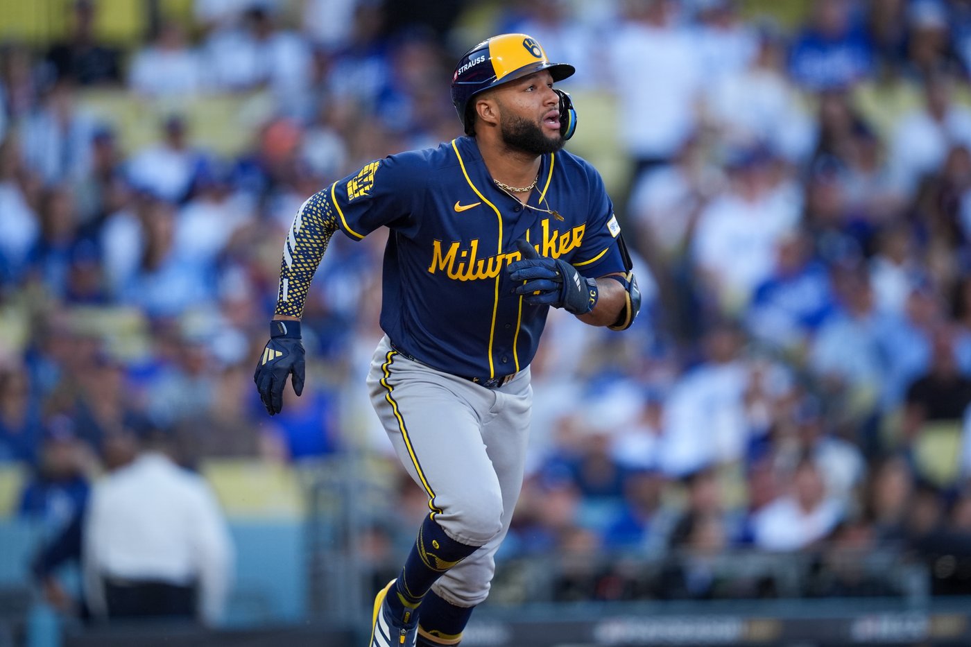 Brewers stun Dodgers with back-to-back homers in 7th inning and ride 6-2 win to 3-0 lead in NLCS | iNFOnews.ca Brewers stun Dodgers with back-to-back homers in 7th inning and ride 6-2 win to 3-0 lead in NLCS | iNFOnews.ca
