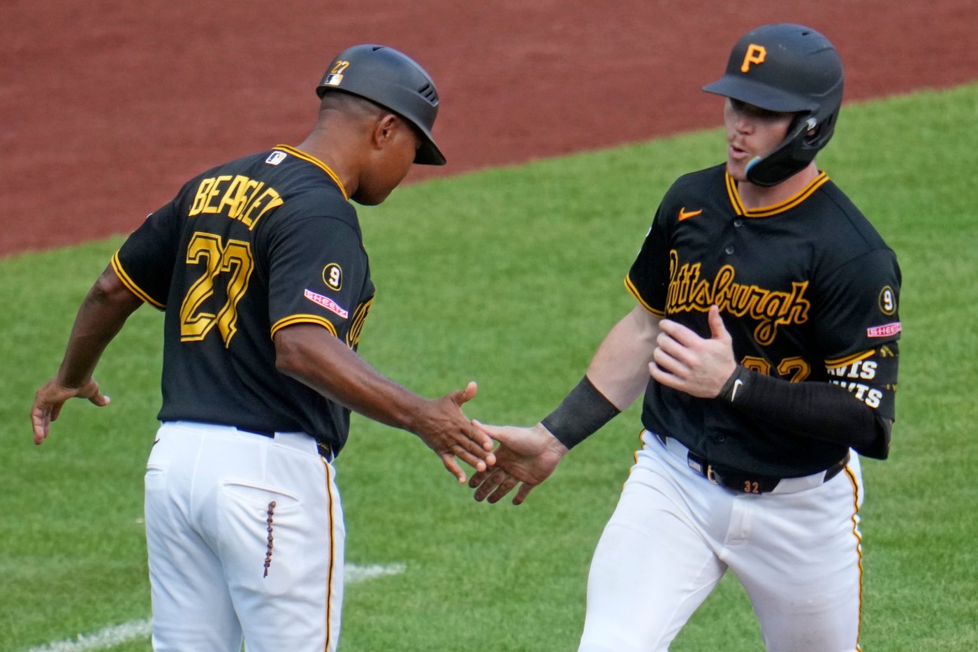 Konnor Griffin's 2-run double highlights a 5-run second inning as Pirates hold off Brewers 7-4 | iNFOnews.ca