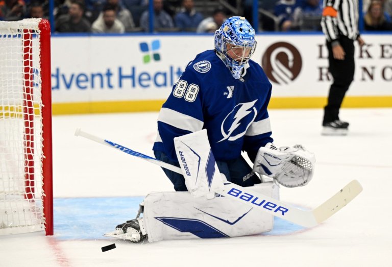 Lightning roll past the winless Flyers 4-1 as Vasilevskiy ties Andy Moog on career wins list | iNFOnews.ca