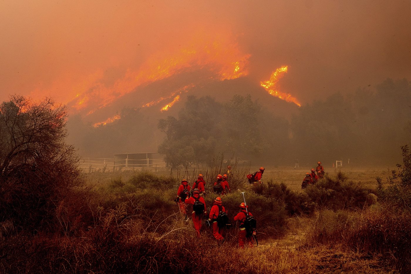 Fire officials describe harrowing conditions as Southern California wildfire exploded | iNFOnews.ca