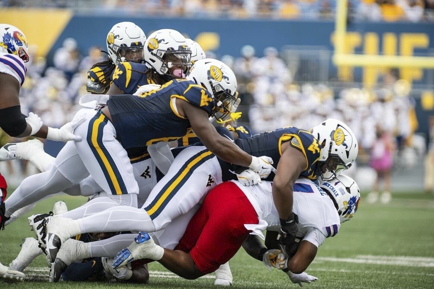 Garrett Greene throws two late TD passes and West Virginia beats Kansas 32-28 | iNFOnews.ca Garrett Greene throws two late TD passes and West Virginia beats Kansas 32-28 | iNFOnews.ca
