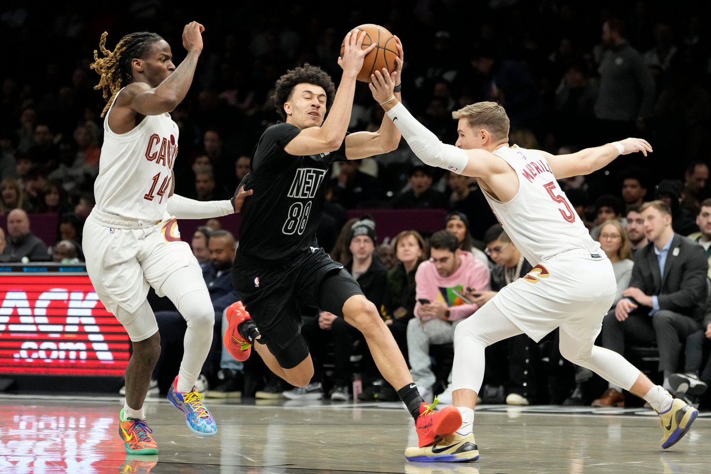 Harden scores 22 points with broken thumb, leads Cavaliers over the Nets 106-102 | iNFOnews.ca