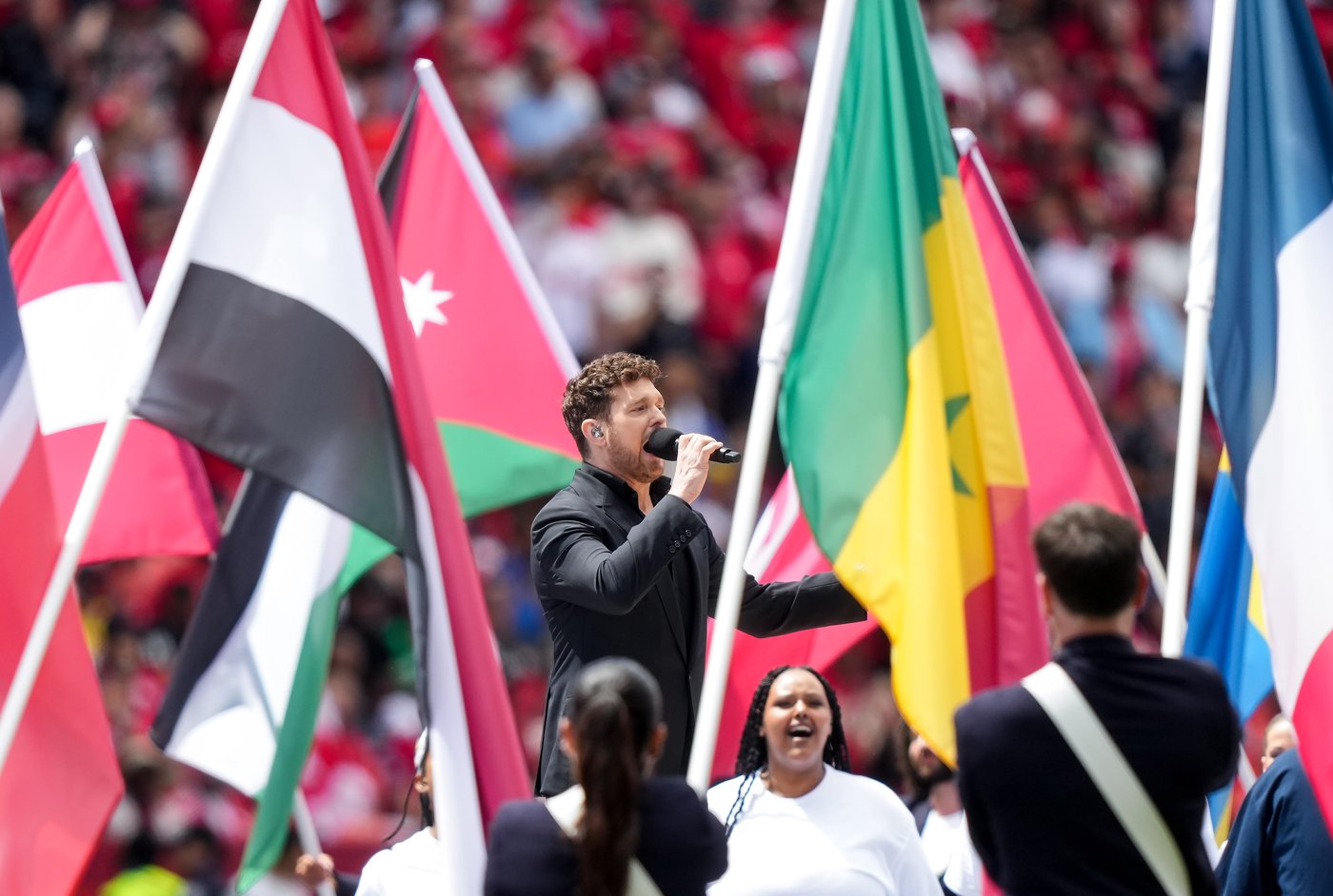Alanis Morissette shines, Michael Bublé forgets the gig at Canada's World Cup opener | iNFOnews.ca Alanis Morissette shines, Michael Bublé forgets the gig at Canada's World Cup opener | iNFOnews.ca