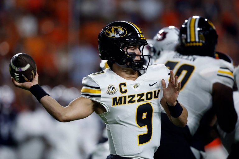 Beau Pribula's TD run in the 2nd OT lifts No. 16 Missouri to a 23-17 victory at Auburn | iNFOnews.ca