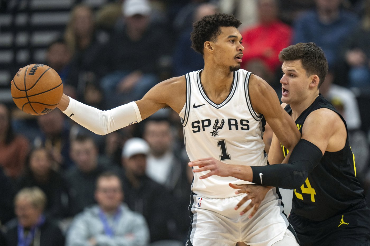 Wembanyama has 25 points and nine rebounds to lead Spurs to 106-88 win over Jazz | iNFOnews.ca