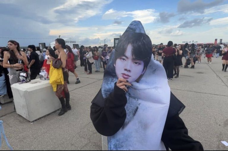 BTS Army descends on Rogers Stadium ahead of K-pop band's Toronto show on Saturday | iNFOnews.ca