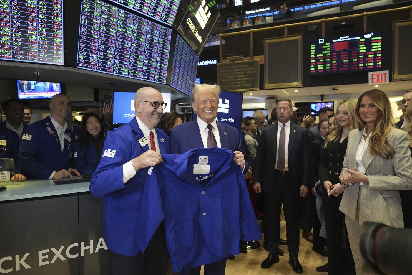 Trump is named Time's Person of the Year and rings the New York Stock Exchange's opening bell | iNFOnews.ca Trump is named Time's Person of the Year and rings the New York Stock Exchange's opening bell | iNFOnews.ca