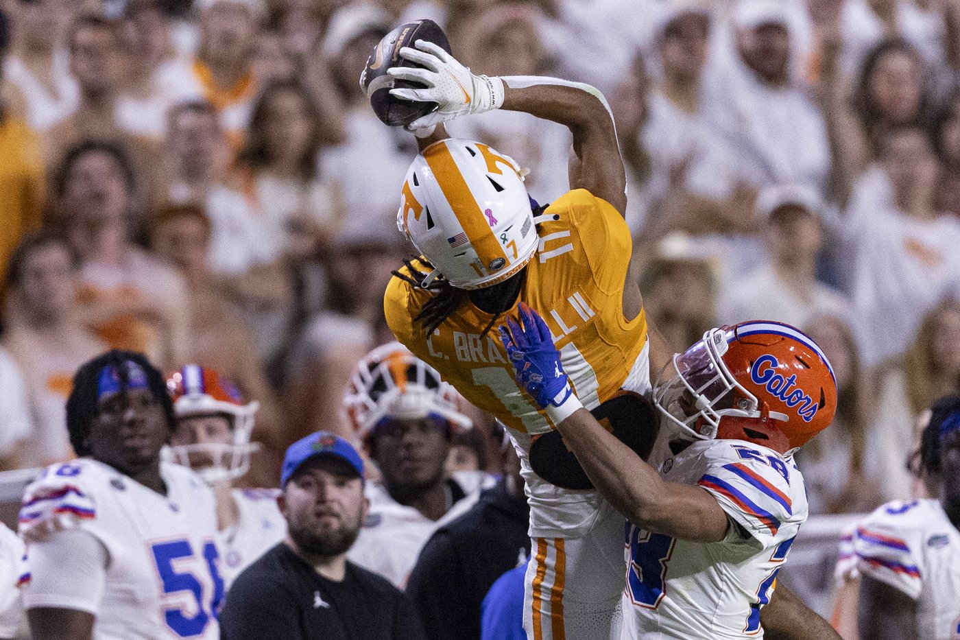 Dylan Sampson has 1-yard TD run in OT to lift No. 8 Tennessee past Florida, 23-17 | iNFOnews.ca Dylan Sampson has 1-yard TD run in OT to lift No. 8 Tennessee past Florida, 23-17 | iNFOnews.ca