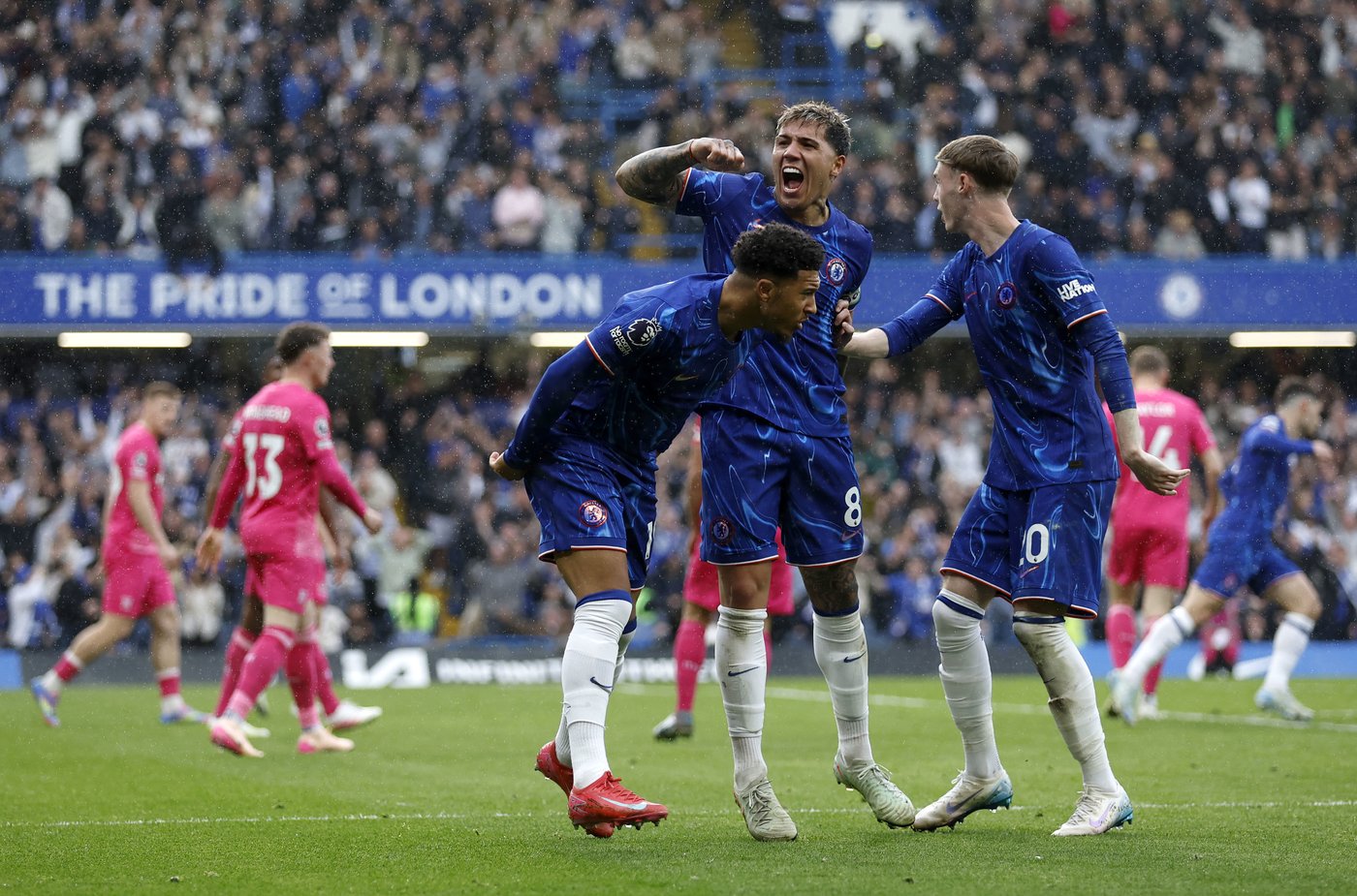 Late Van Dijk goal sees Liverpool move to within six points of the Premier League title | iNFOnews.ca Late Van Dijk goal sees Liverpool move to within six points of the Premier League title | iNFOnews.ca