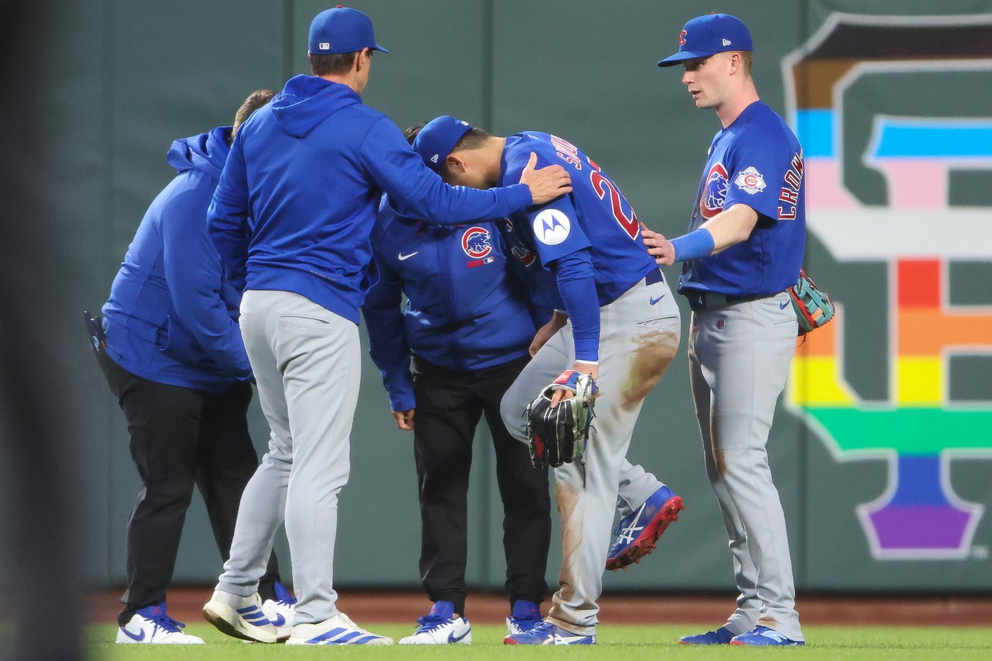 Cubs outfielder Seiya Suzuki leaves game against Giants with right knee discomfort | iNFOnews.ca Cubs outfielder Seiya Suzuki leaves game against Giants with right knee discomfort | iNFOnews.ca