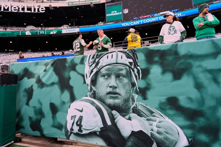 Jets honor late Nick Mangold with tribute before game against Browns | iNFOnews.ca