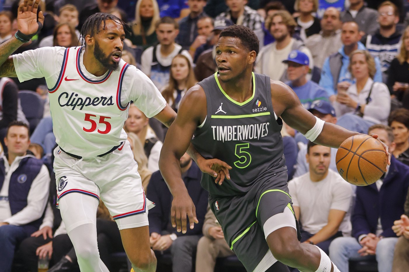 Timberwolves stop 4-game losing streak by fending off Clippers 93-92 in NBA Cup play | iNFOnews.ca Timberwolves stop 4-game losing streak by fending off Clippers 93-92 in NBA Cup play | iNFOnews.ca