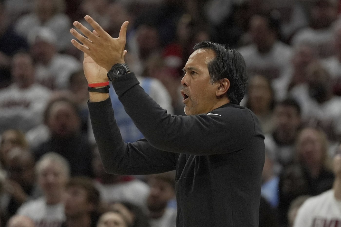 Mitchell, Jerome help Cavaliers rout Heat 121-100 in Game 1 of 1st-round series | iNFOnews.ca