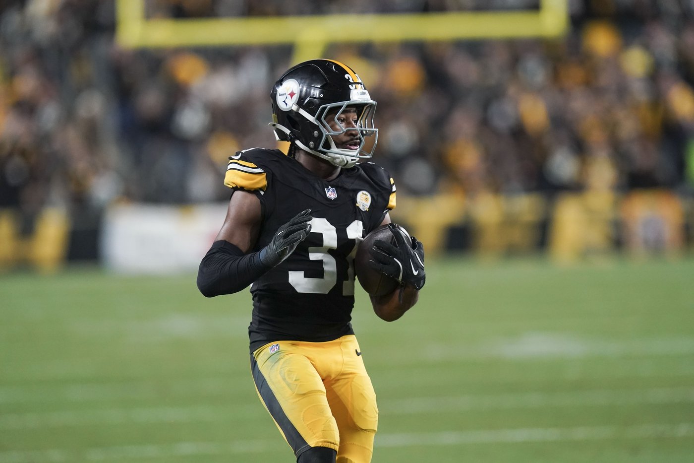 Russell Wilson throws for 2 TDs, runs for another TD in Pittsburgh debut as Steelers rout Jets 37-15 | iNFOnews.ca