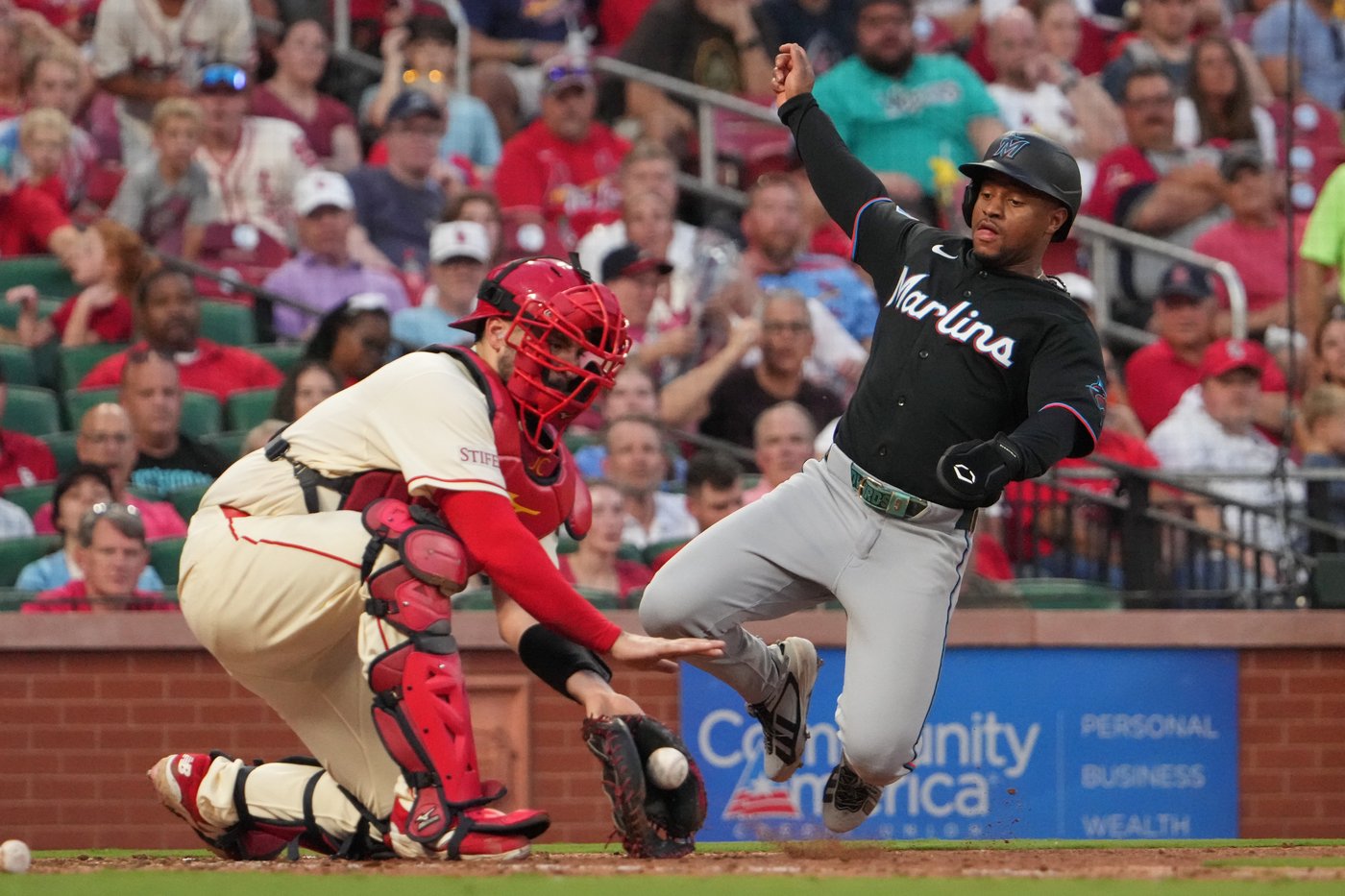 Kyle Stowers drives in 2 as the Marlins beat the Cardinals 5-1 | iNFOnews.ca