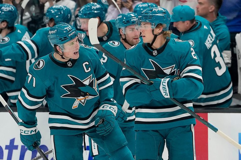 Luca Cagnoni scores in OT in the Sharks' season-opening victory over the Panthers | iNFOnews.ca
