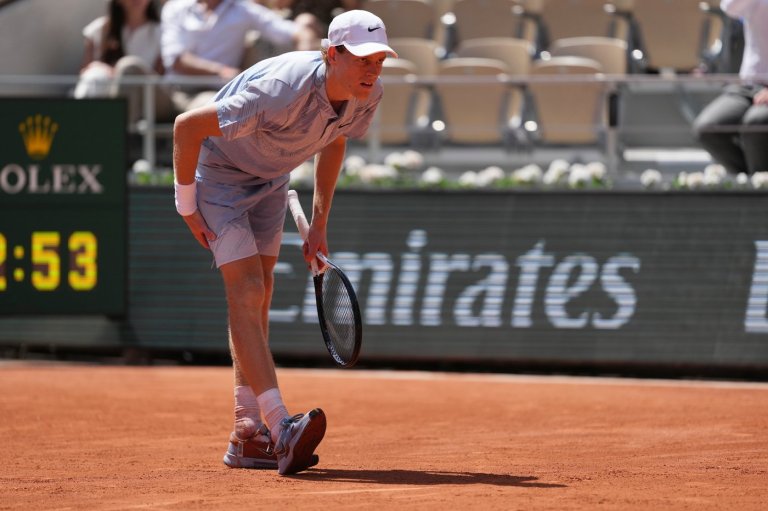 Jannik Sinner's French Open defeat was latest in series of issues with heat and cramps | iNFOnews.ca