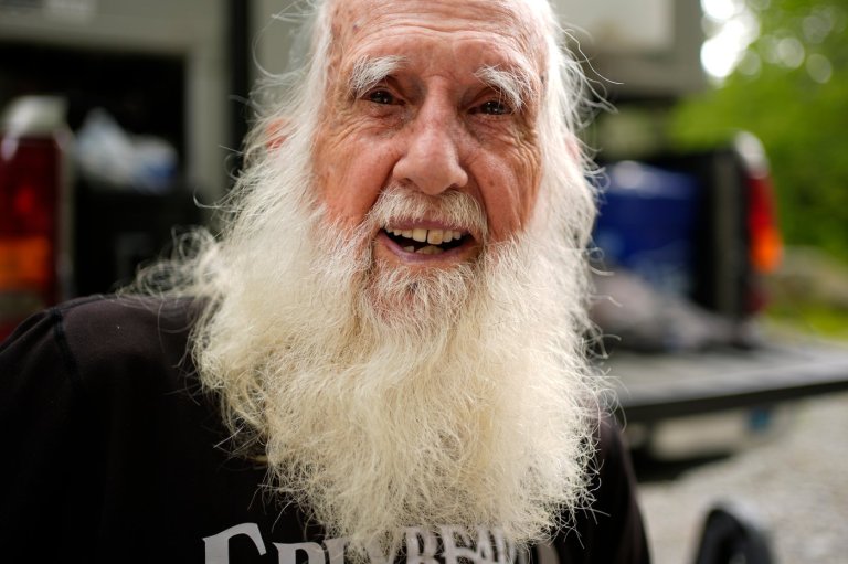 At 91, Dale 'Grey Beard' Sanders reclaims record as oldest hiker to complete the Appalachian Trail | iNFOnews.ca