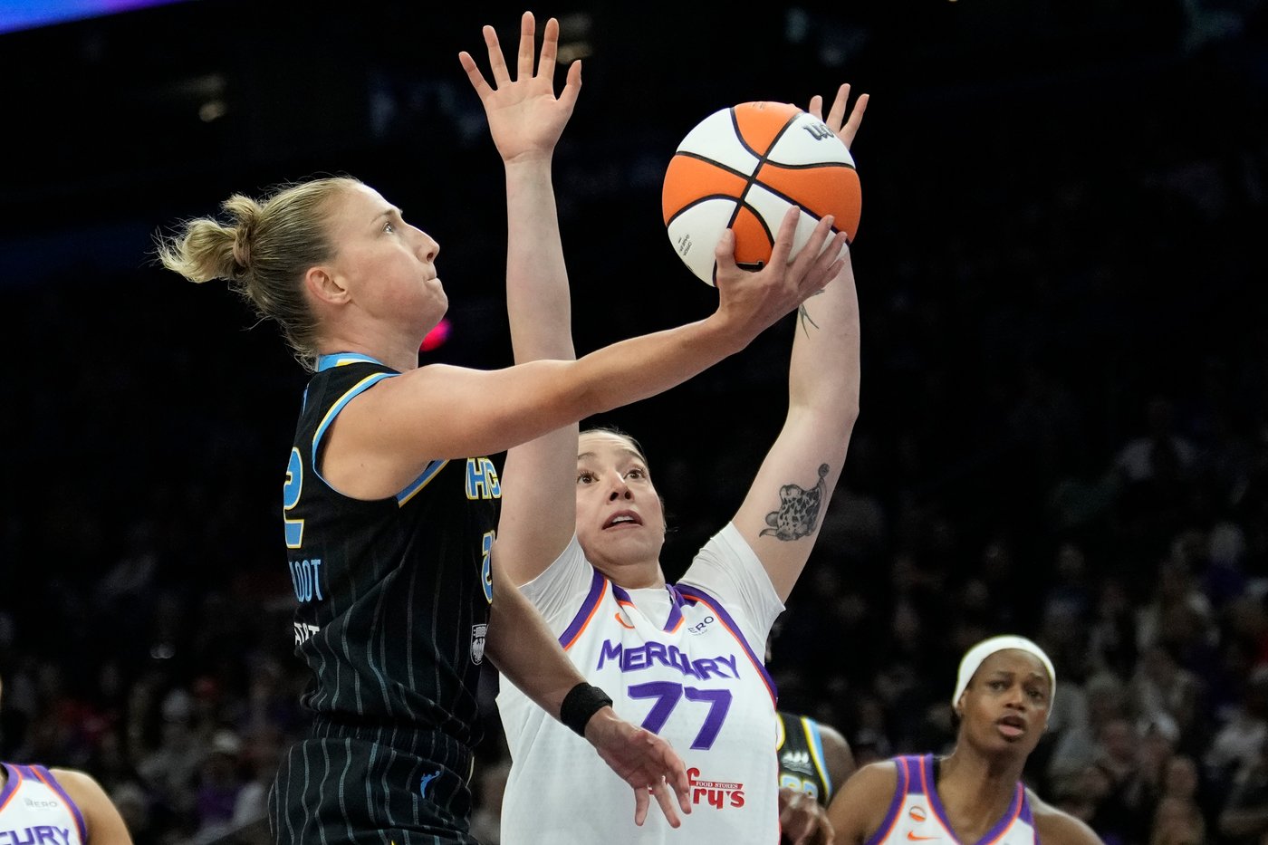 Sydney Taylor scores 10 of her 16 points in the 3rd quarter and the Sky beat the Mercury 77-66 | iNFOnews.ca Sydney Taylor scores 10 of her 16 points in the 3rd quarter and the Sky beat the Mercury 77-66 | iNFOnews.ca