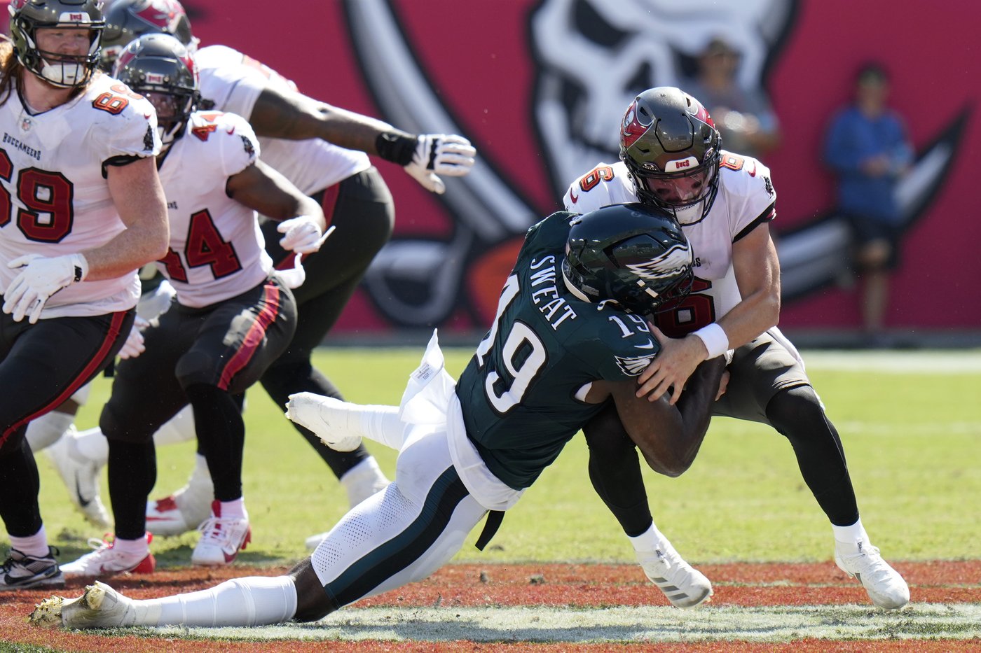 Mayfield throws for 347 yards and accounts for three TDs to lead Bucs over Eagles 33-16 | iNFOnews.ca Mayfield throws for 347 yards and accounts for three TDs to lead Bucs over Eagles 33-16 | iNFOnews.ca