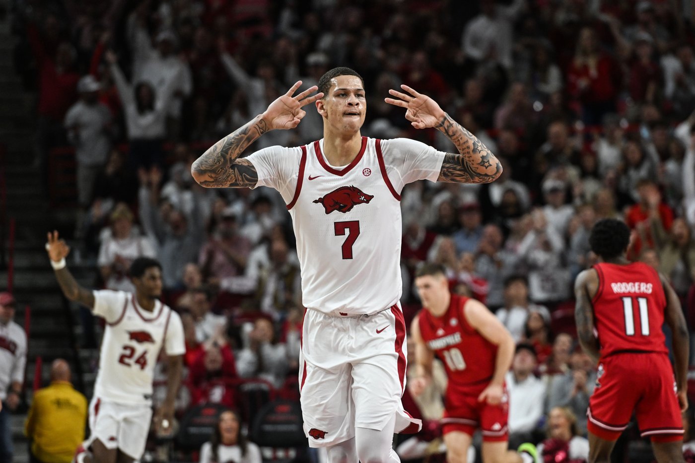 Brazile scores 21 points as No. 25 Arkansas hands No. 6 Louisville its 1st loss, 89-80 | iNFOnews.ca Brazile scores 21 points as No. 25 Arkansas hands No. 6 Louisville its 1st loss, 89-80 | iNFOnews.ca