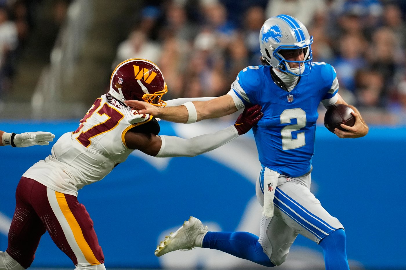 Dobbs overcomes two turnovers with long TD run as Lions beat Commanders, 17-13 | iNFOnews.ca Dobbs overcomes two turnovers with long TD run as Lions beat Commanders, 17-13 | iNFOnews.ca