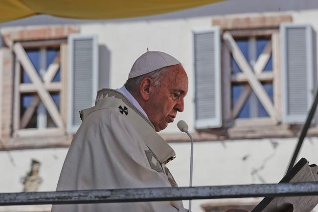 Pope dons helmet to enter earthquake-hit cathedral in Italy | iNFOnews.ca Pope dons helmet to enter earthquake-hit cathedral in Italy | iNFOnews.ca