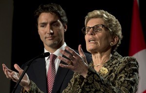 Wynne, Trudeau say provinces left to themselves on climate change | iNFOnews.ca CP31683022