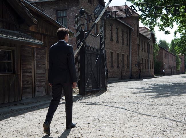 Trudeau warns against intolerance, leaves message of love at Auschwitz | iNFOnews.ca