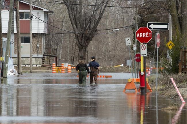 As waters rise, Champagne offers fast-track reviews for flood projects | iNFOnews.ca