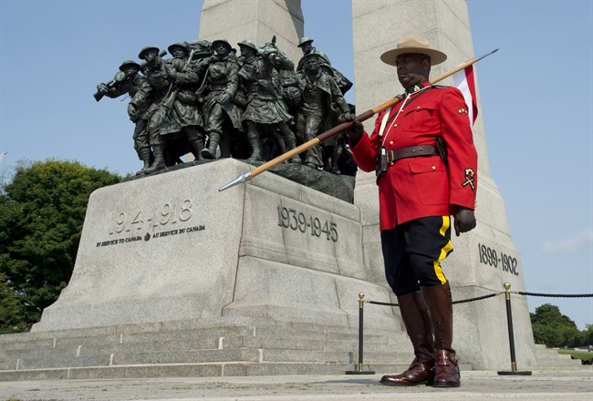 Mounties stand ceremonial guard to mark Victoria Cross winner, Ottawa shooting | iNFOnews.ca CP33727757