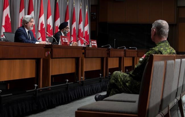 Canadian Forces still unsure how to raise helicopter that crashed | iNFOnews.ca