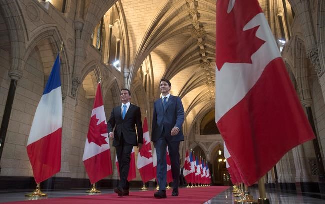 Visiting French PM endorses Clinton in U.S. vote, says world 'rejected' Trump | iNFOnews.ca