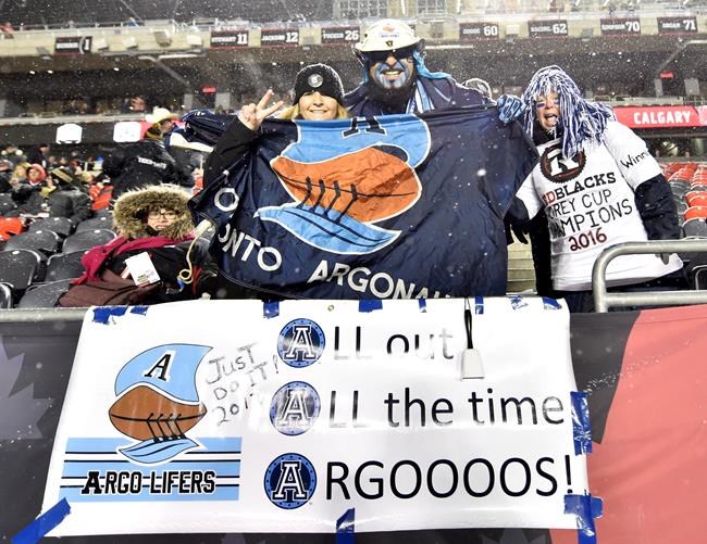 Toronto fans say 'let it snow' as Argonauts defeat Stampeders to win CFL finale | iNFOnews.ca