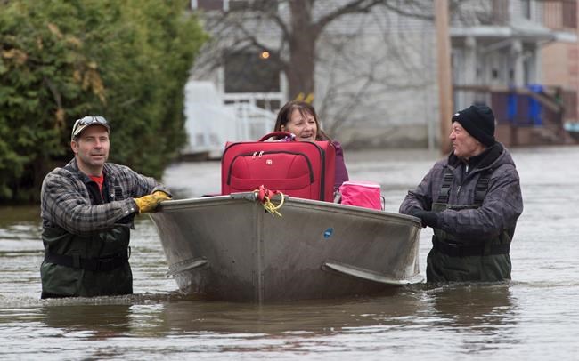 Gatineau residents in good spirits as rising flood waters persist | iNFOnews.ca