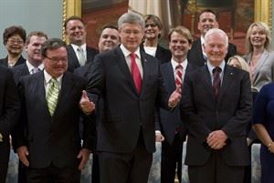 Harper's Twitter followers deluged with exclusive cabinet-shuffle details | iNFOnews.ca CP24204272