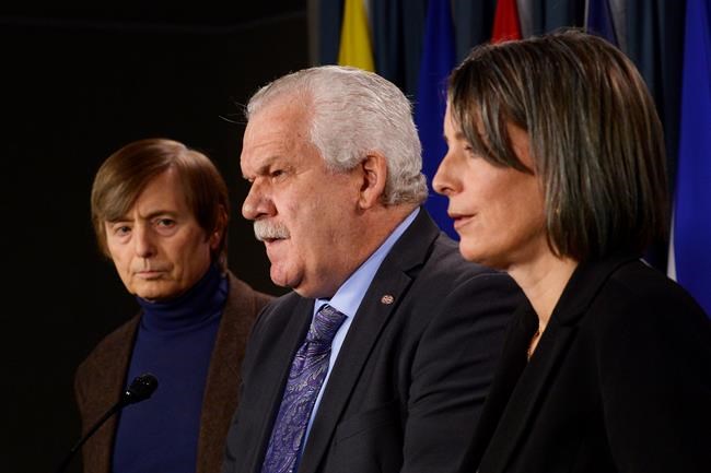 Public service unions urge creation of $75-million Phoenix contingency fund | iNFOnews.ca