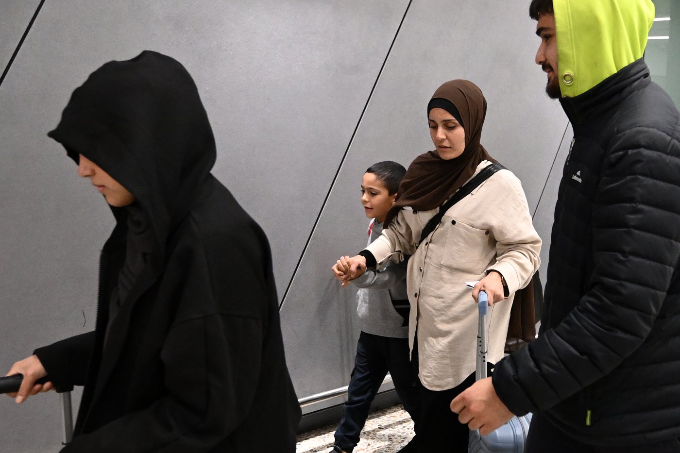 Planes carrying 19 Australians linked to the Islamic State group land in Melbourne and Sydney | iNFOnews.ca Planes carrying 19 Australians linked to the Islamic State group land in Melbourne and Sydney | iNFOnews.ca