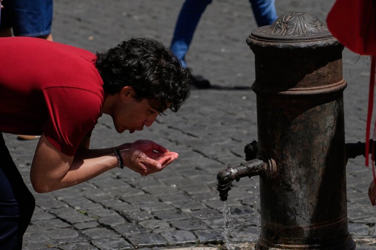 Exceptionally early heat wave shatters records and brings deaths in Europe | iNFOnews.ca