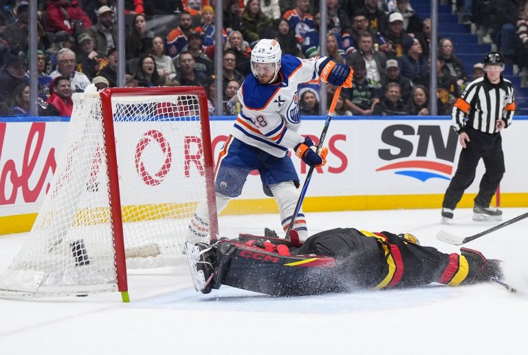 Jarry shines, Edmonton Oilers thump struggling Vancouver Canucks 6-0 | iNFOnews.ca